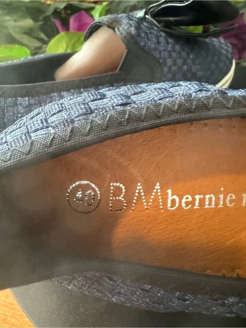 NIB bernie mev. Verona Bow Slip On Sneaker Size 9 EU 40